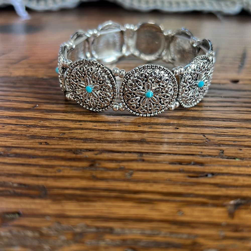 Silver stretchy bracelet with turquoise